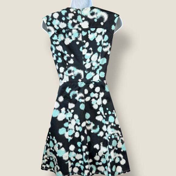 French Connection Abstract Dots Sleeveless V Neck Fit & Flare Mini Dress Size 0 - Picture 3 of 12